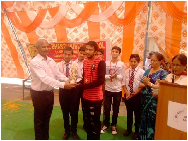 Prize distribution on Annual Day function of Bal Bharti Public School in April 2018.